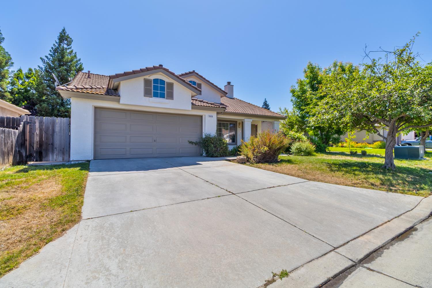 Single Family in Fresno - photo 2