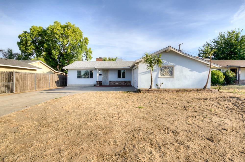 Single Family in Fresno - photo 2