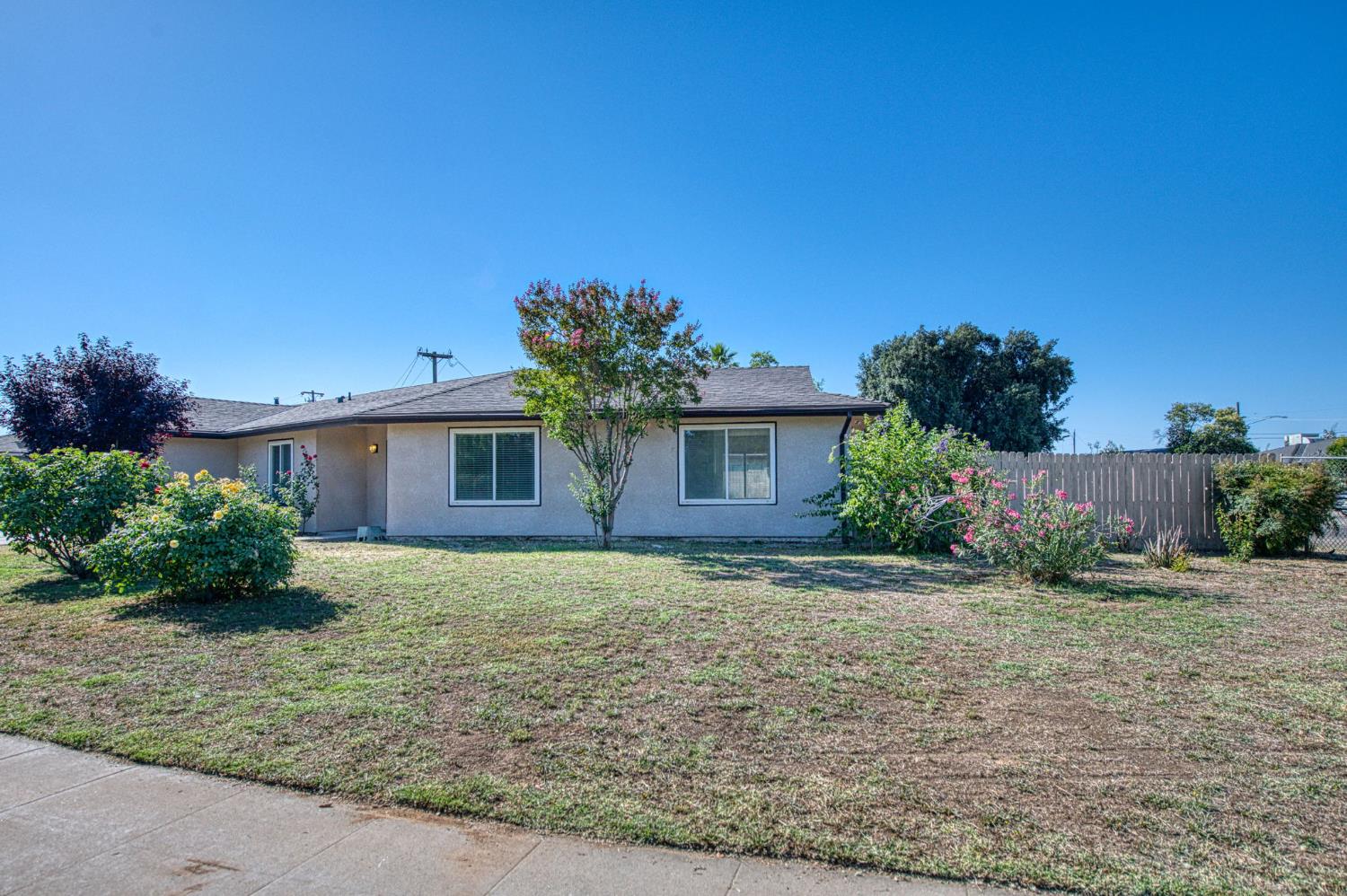Single Family in Fresno - photo 2