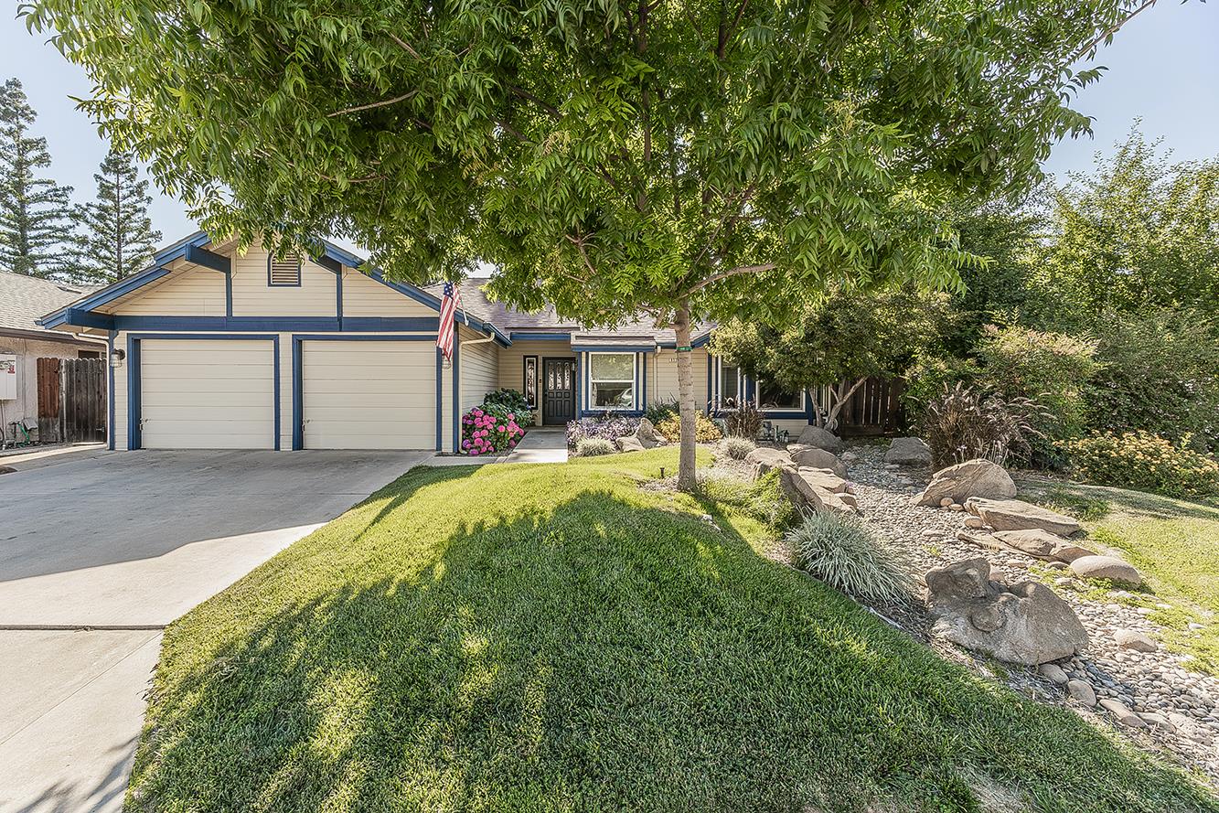 Single Family in Fresno - photo 2