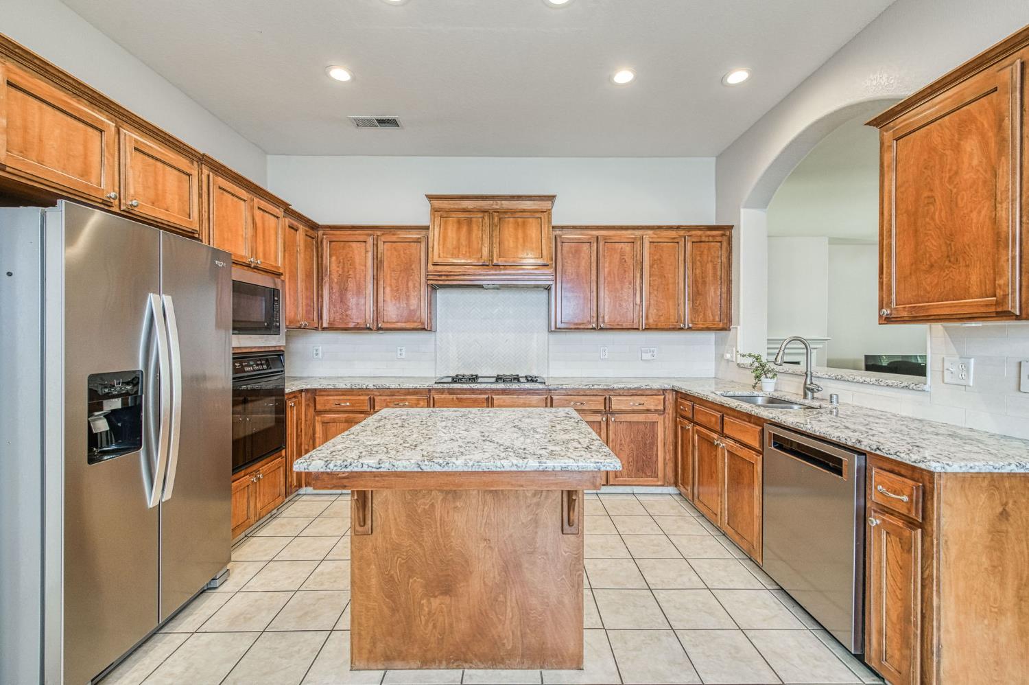 Single Family in Fresno - photo 2