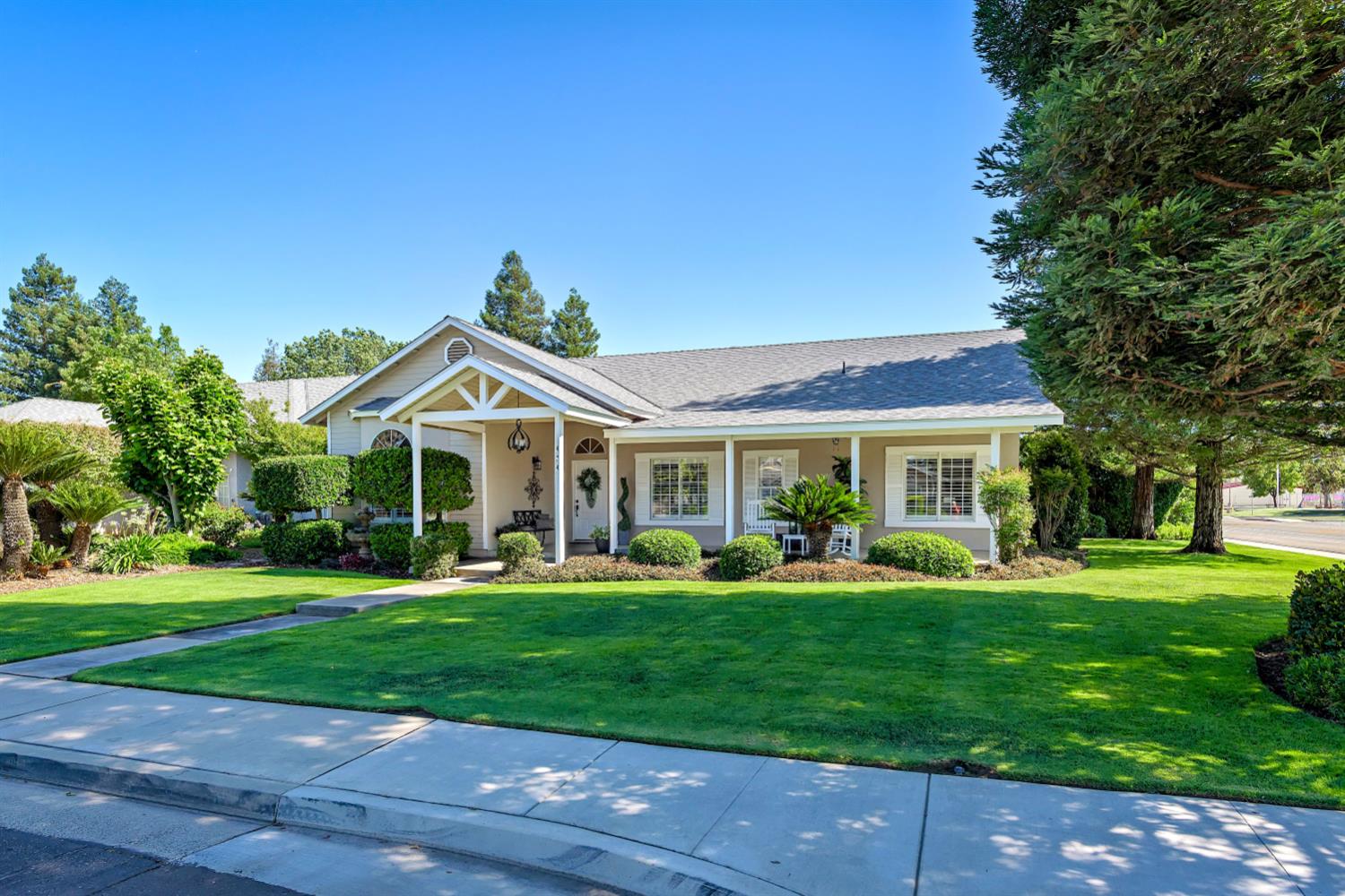 Single Family in Dinuba - photo 3