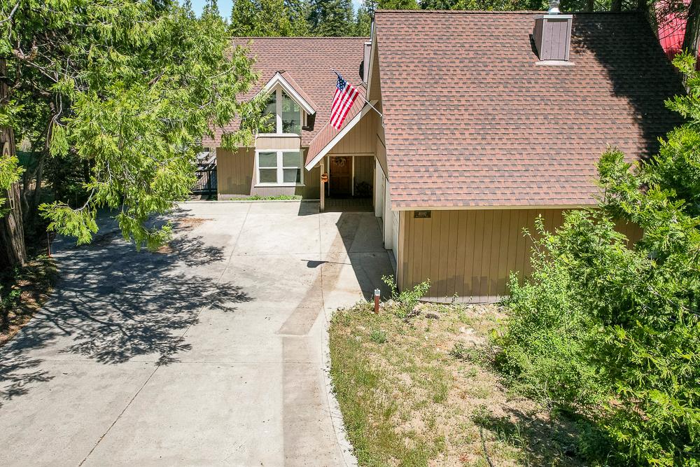 Single Family in Shaver Lake - photo 2