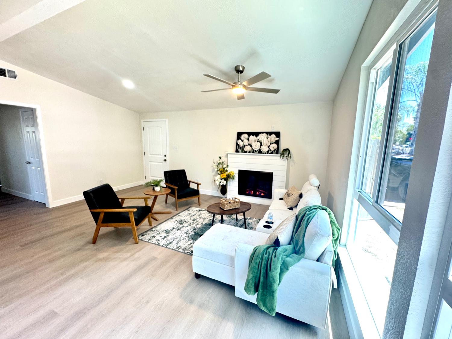 Single Family in Fresno - photo 3