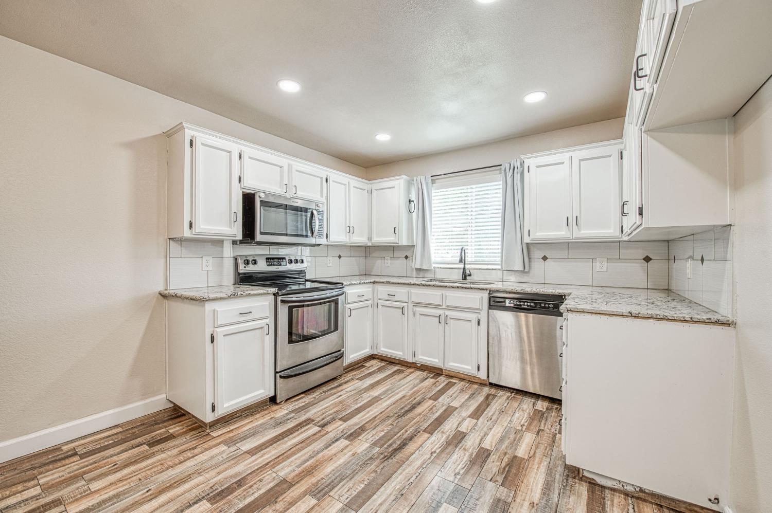 Single Family in Fresno - photo 2