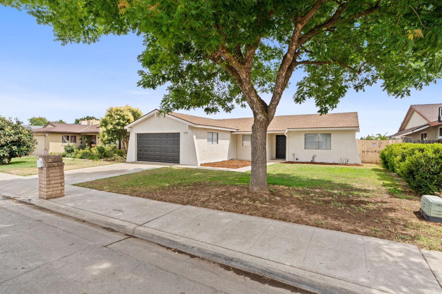 Single Family in Fresno - photo 2