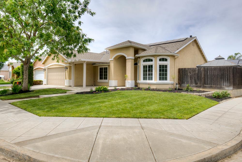 Single Family in Fresno - photo 2