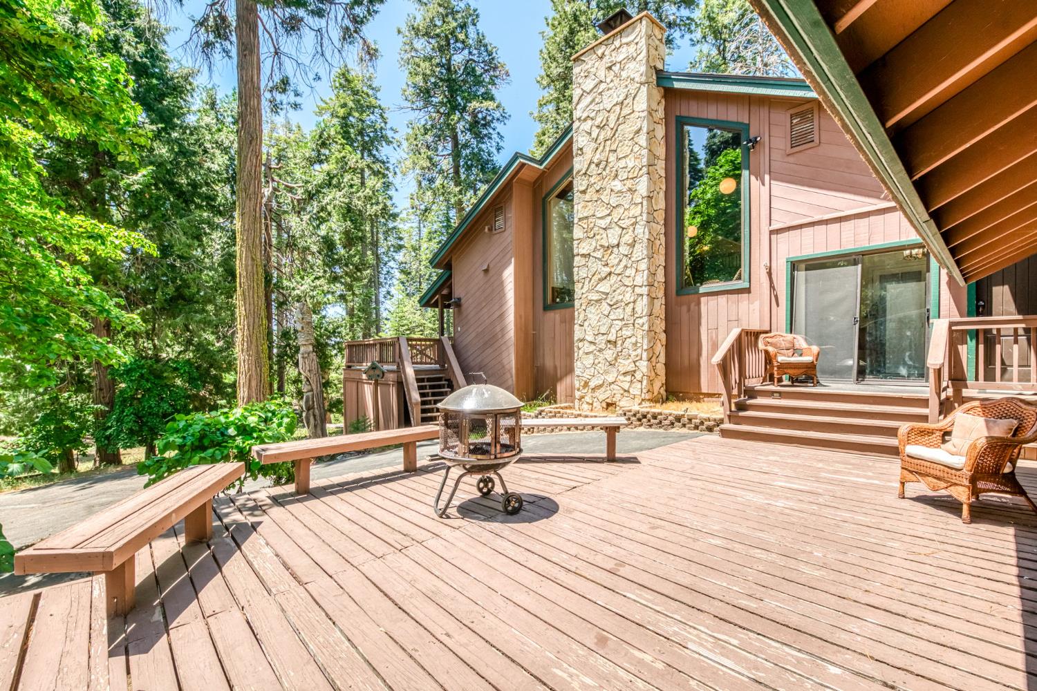 Single Family in Shaver Lake - photo 3