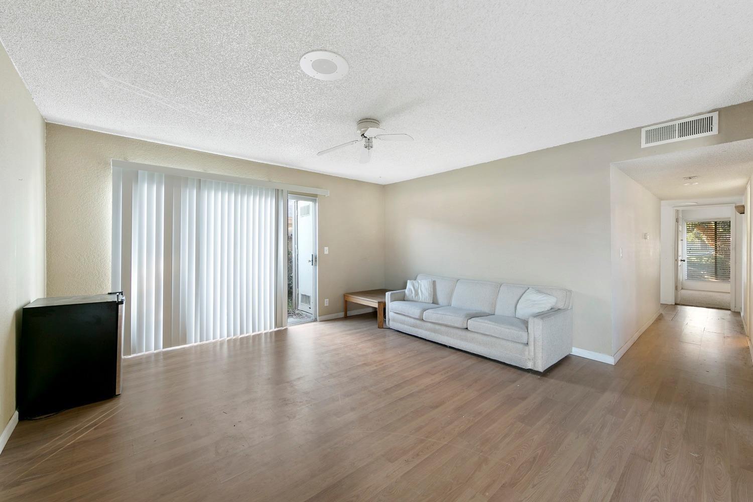 Condo in Fresno - photo 3