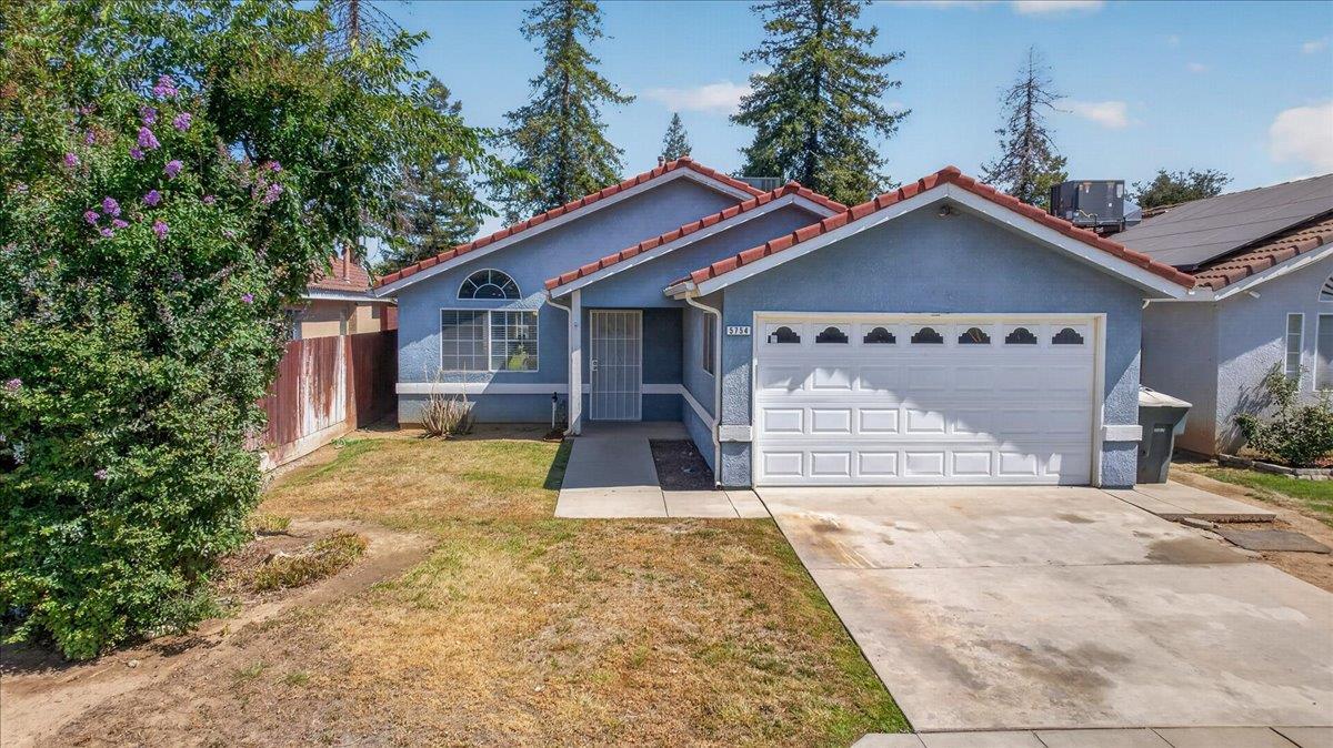 Single Family in Fresno - main photo