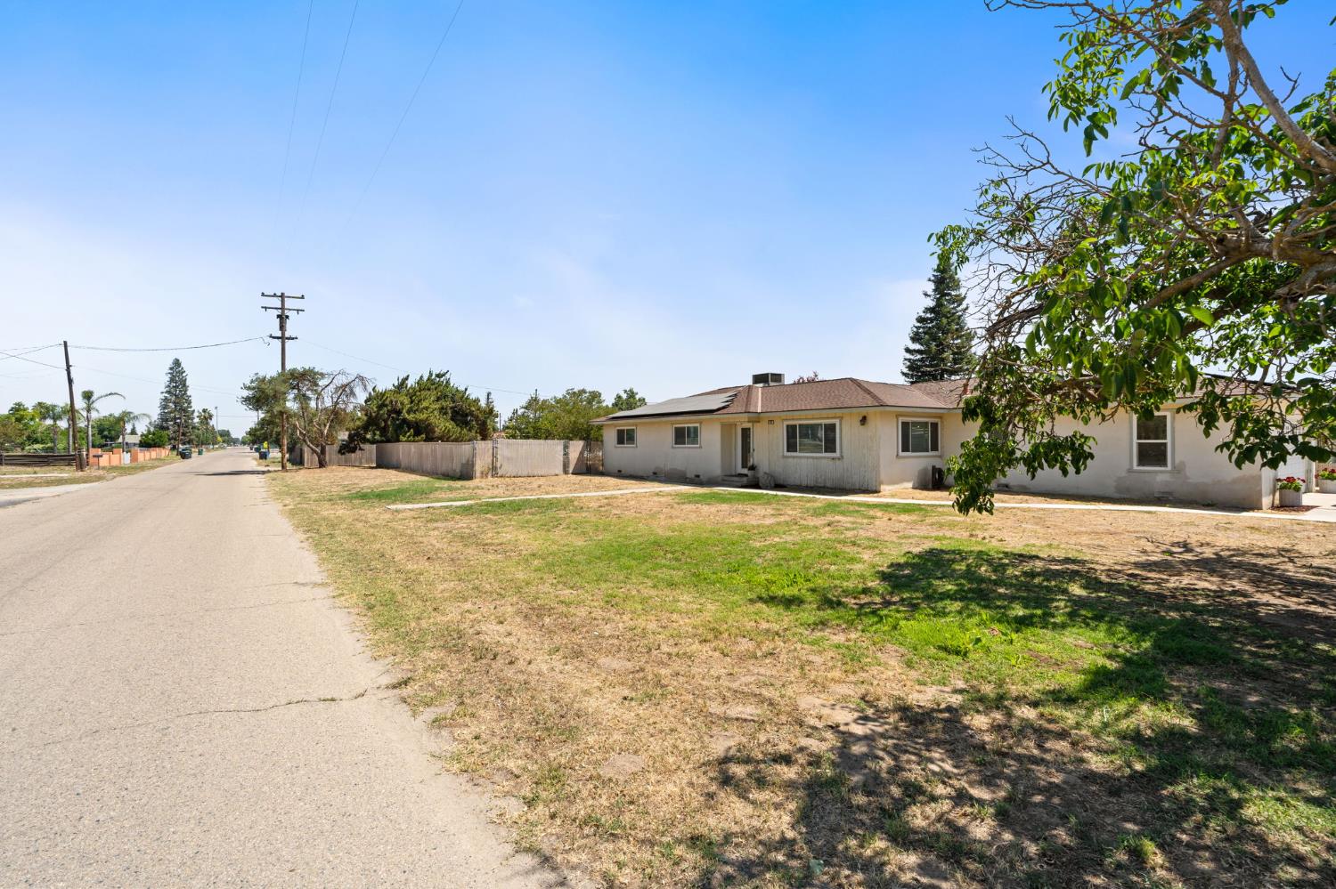 Single Family in Fresno - photo 2