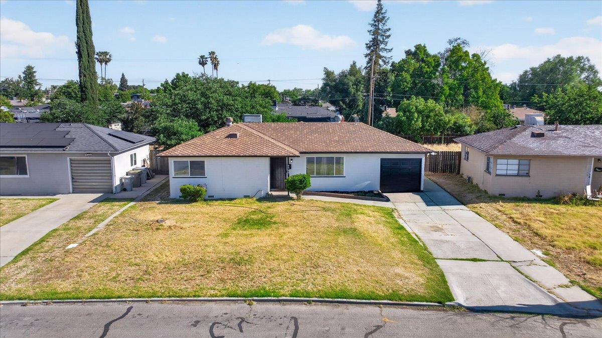 Single Family in Fresno - main photo