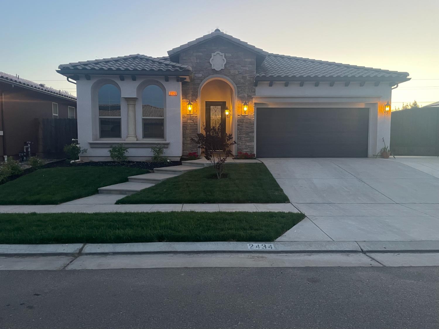 Single Family in Fresno - photo 2
