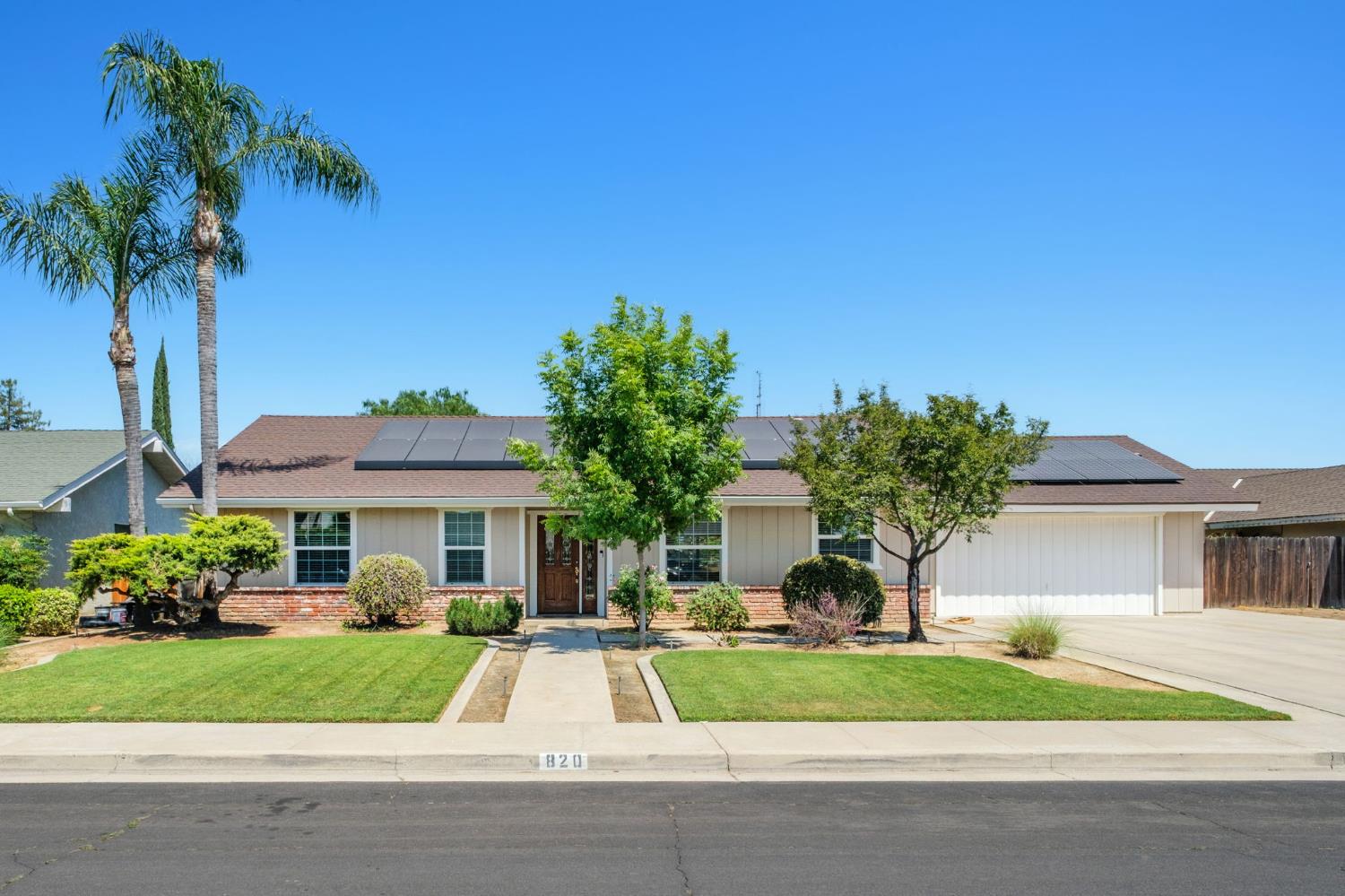 Single Family in Dinuba - main photo