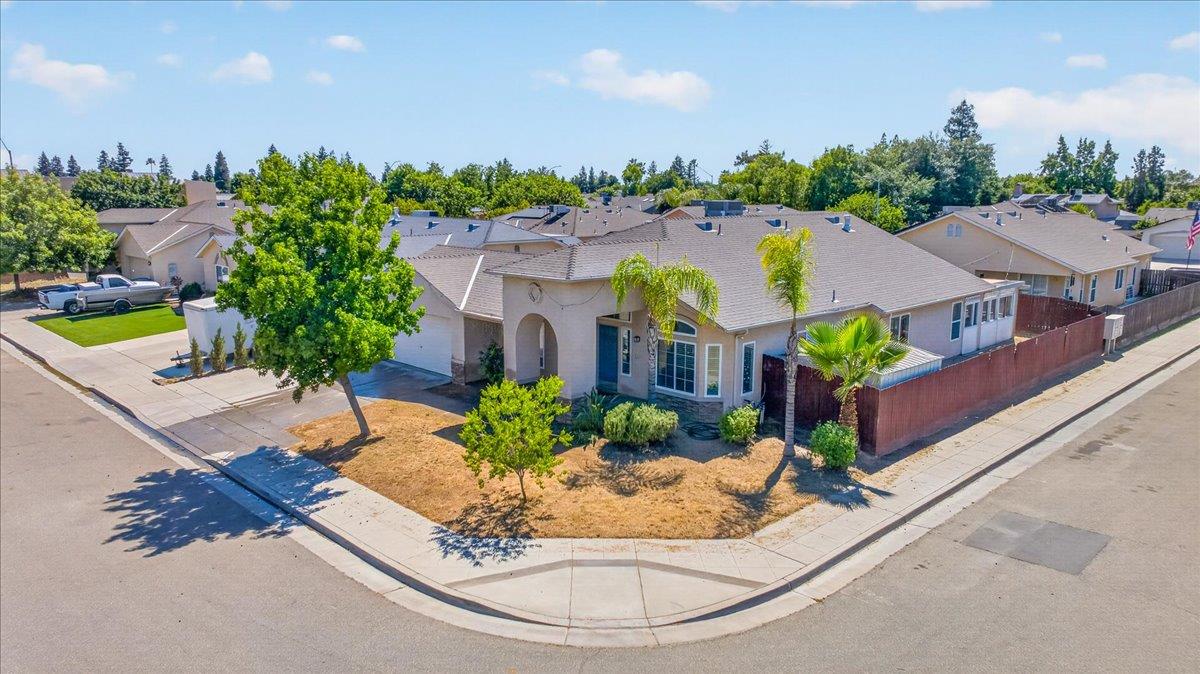 Single Family in Fresno - photo 2