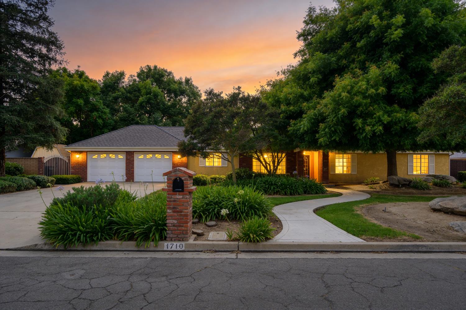 Single Family in Fresno - photo 2