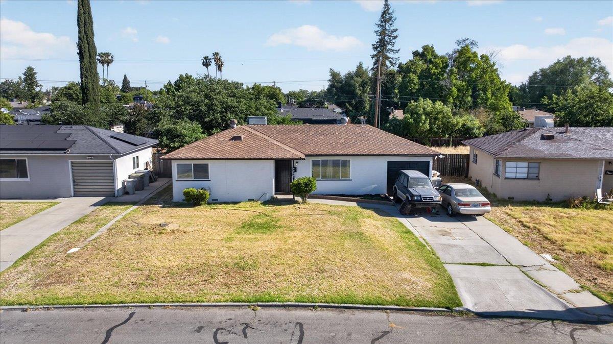 Single Family in Fresno - photo 2