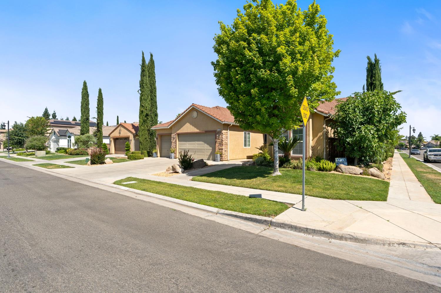 Single Family in Fresno - photo 2
