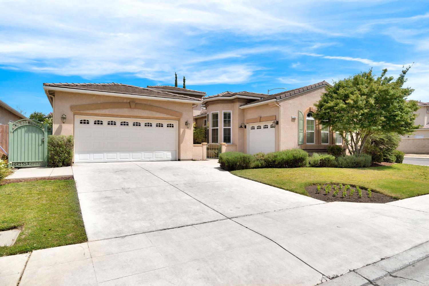 Single Family in Fresno - photo 2