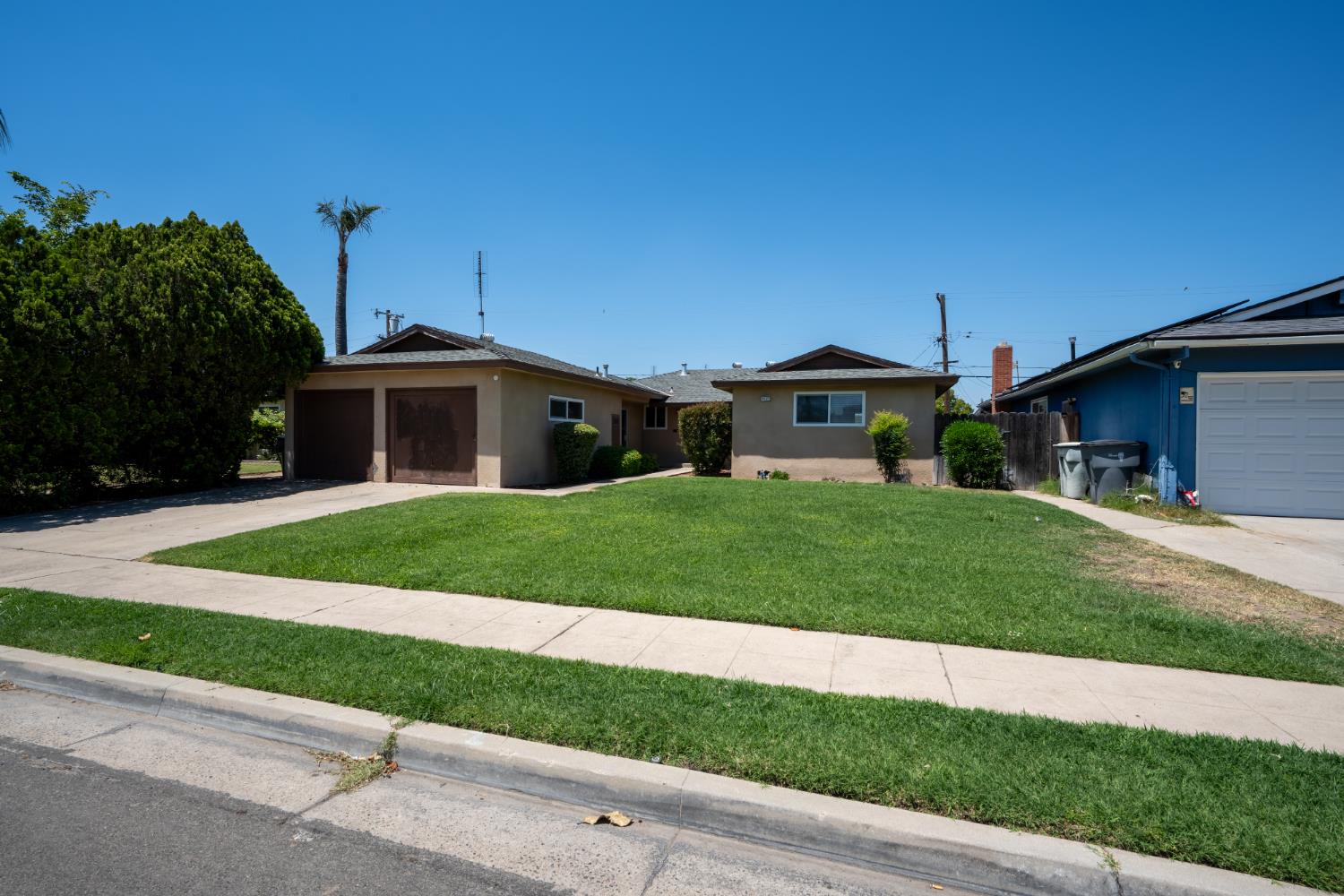 Single Family in Fresno - photo 2