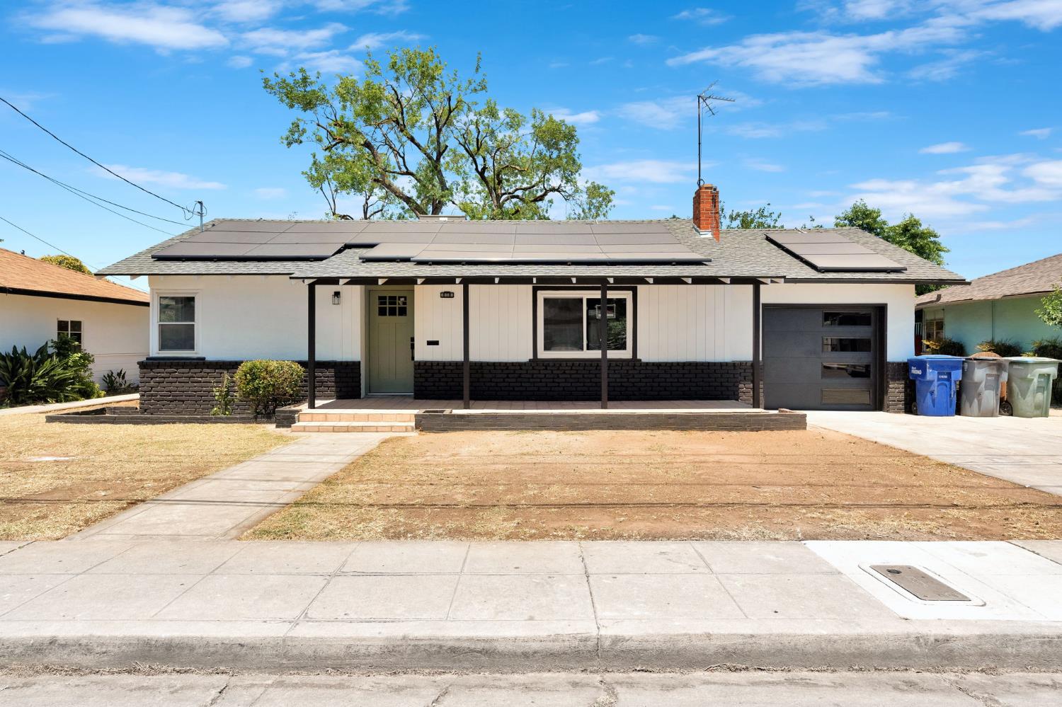 Single Family in Fresno - main photo