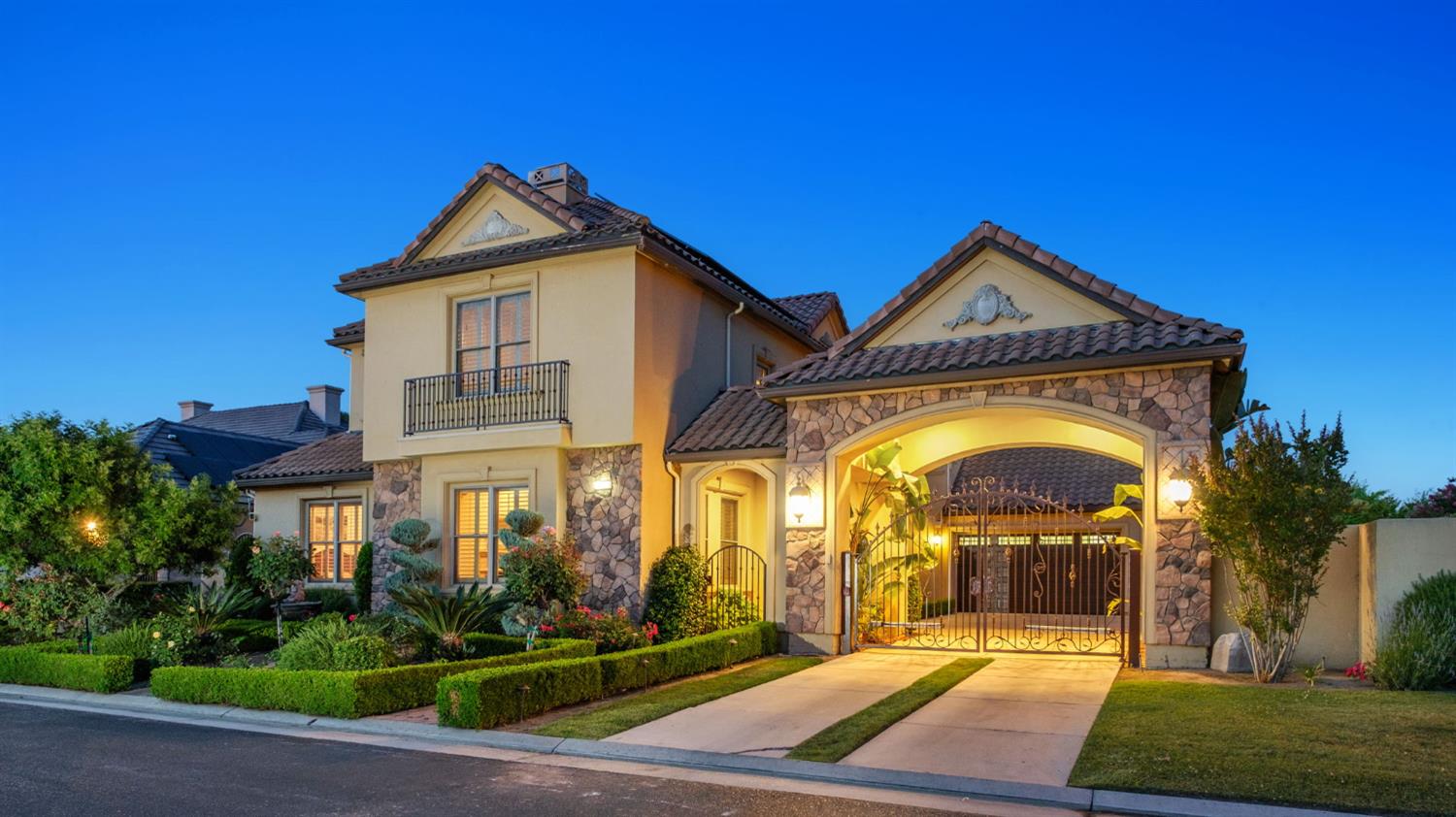 Single Family in Fresno - photo 2