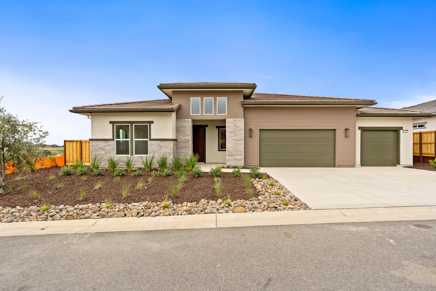 Single Family in Friant - main photo