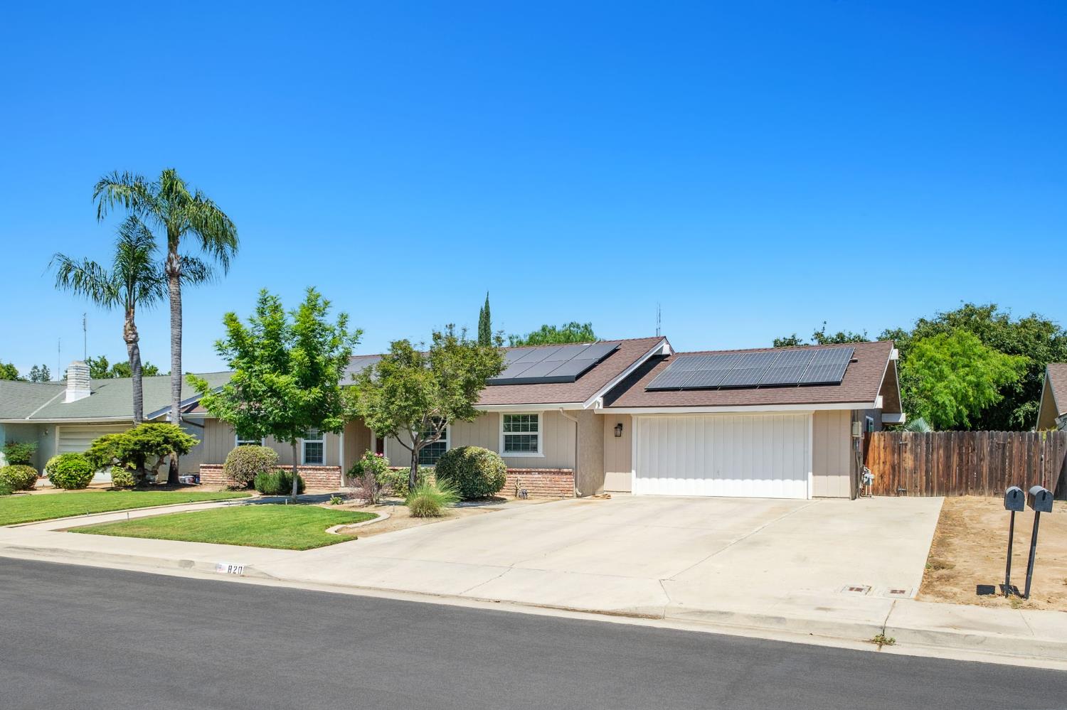 Single Family in Dinuba - photo 2