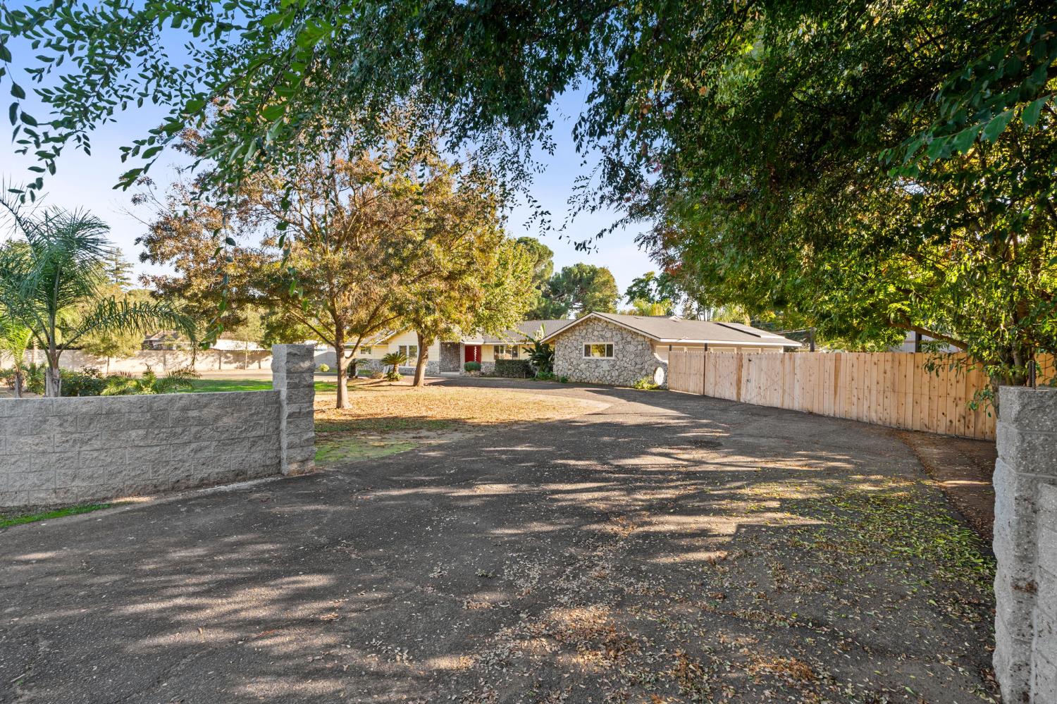 Single Family in Fresno - photo 2