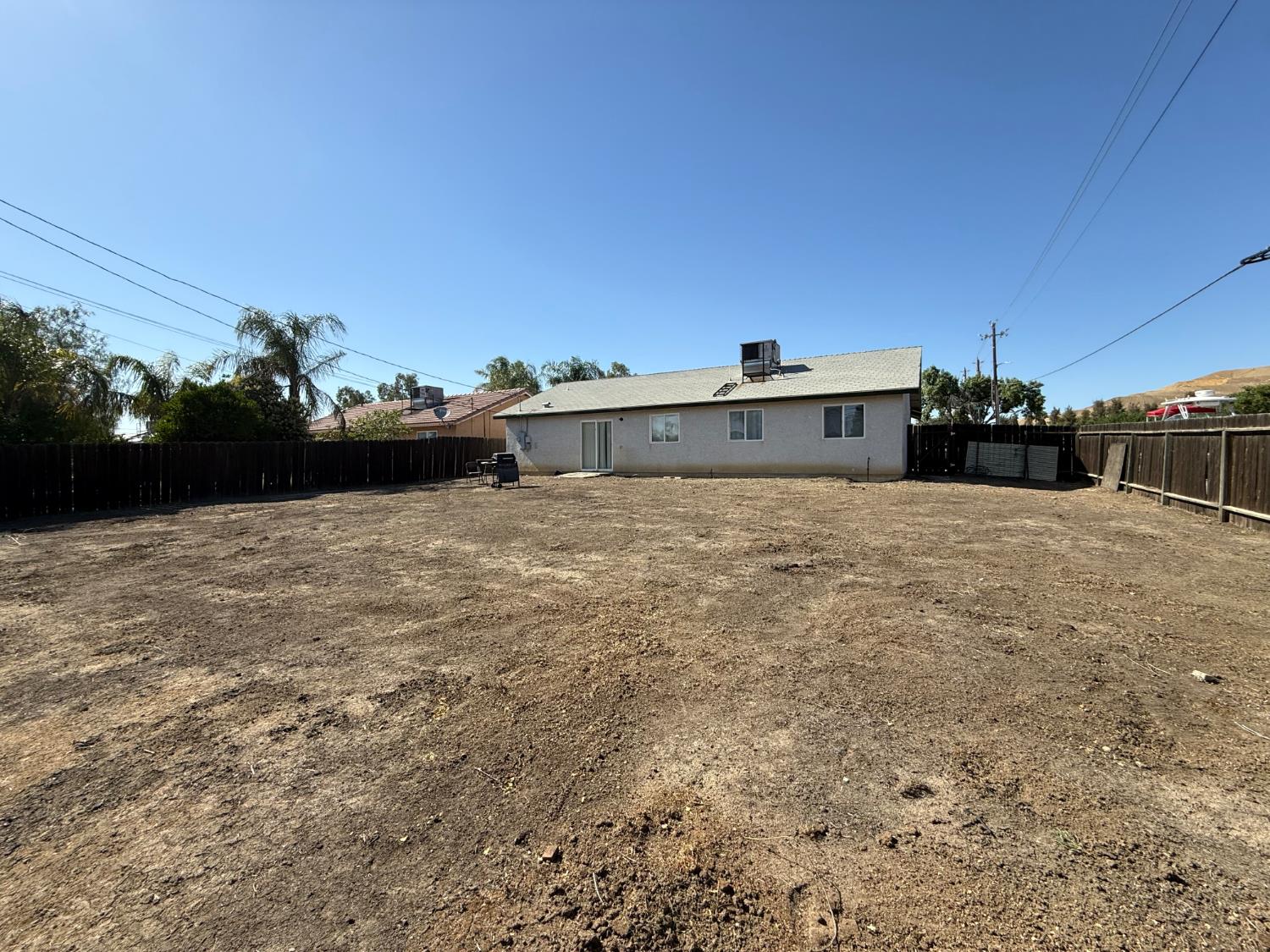 Single Family in Avenal - photo 2