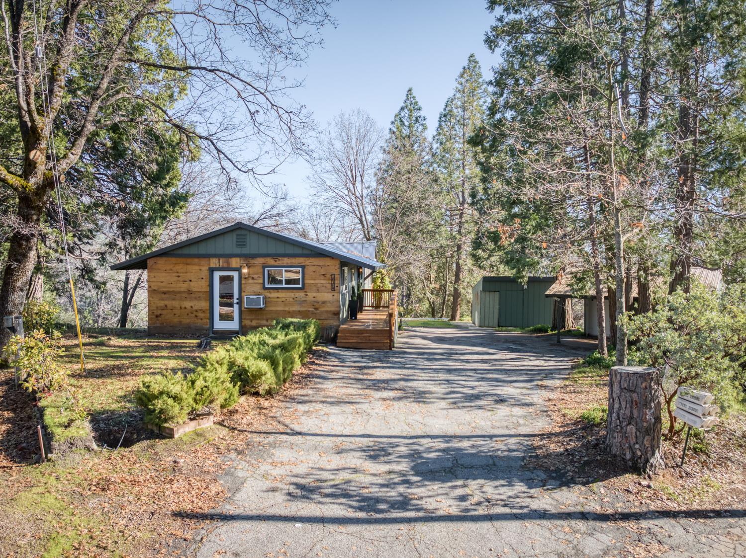 Single Family in Wishon