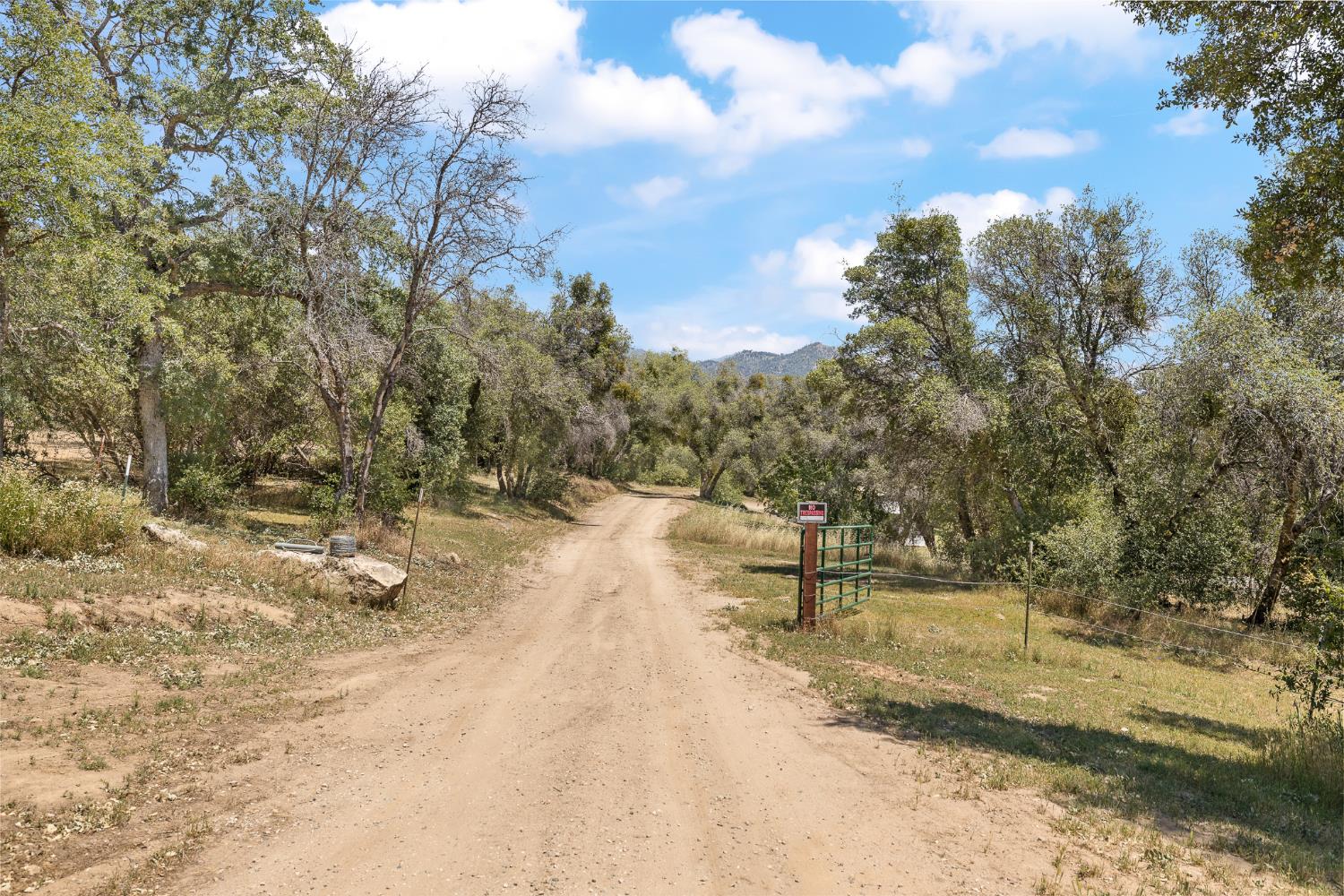 Mobile Home in North Fork - photo 3
