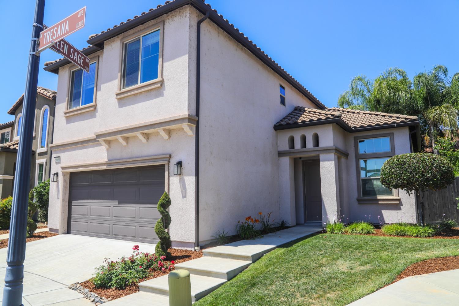 Single Family in Fresno - photo 2
