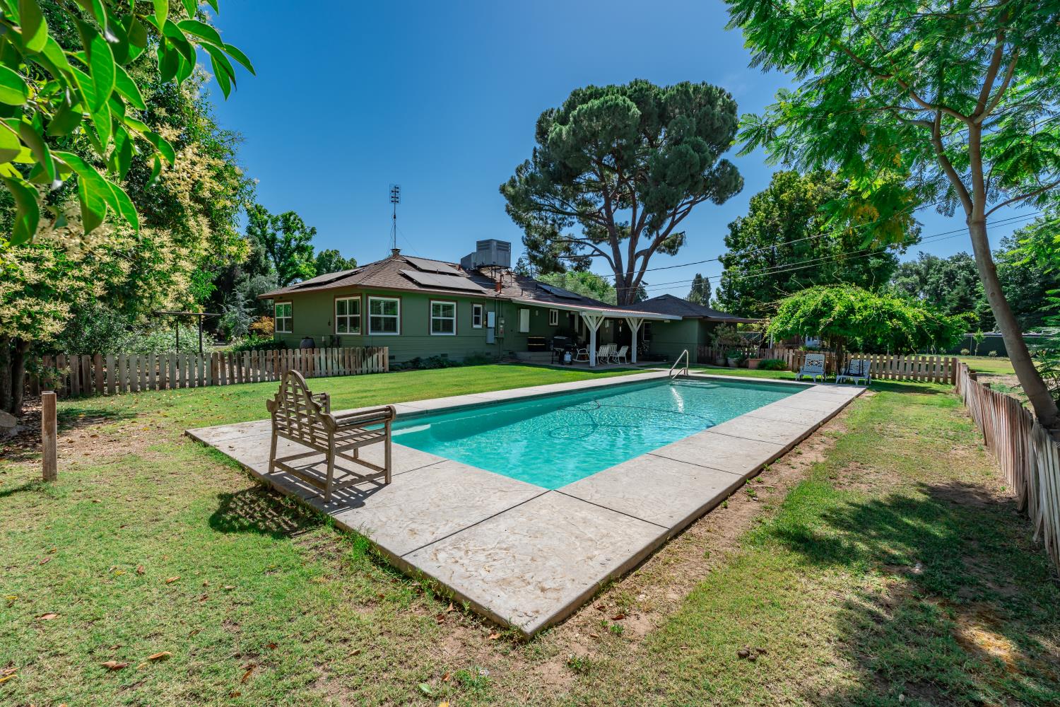 Single Family in Fresno - photo 2