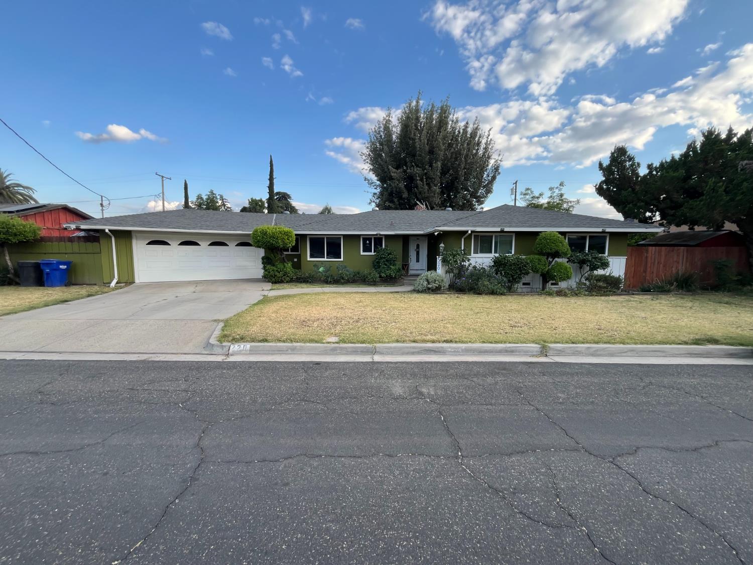 Single Family in Dinuba