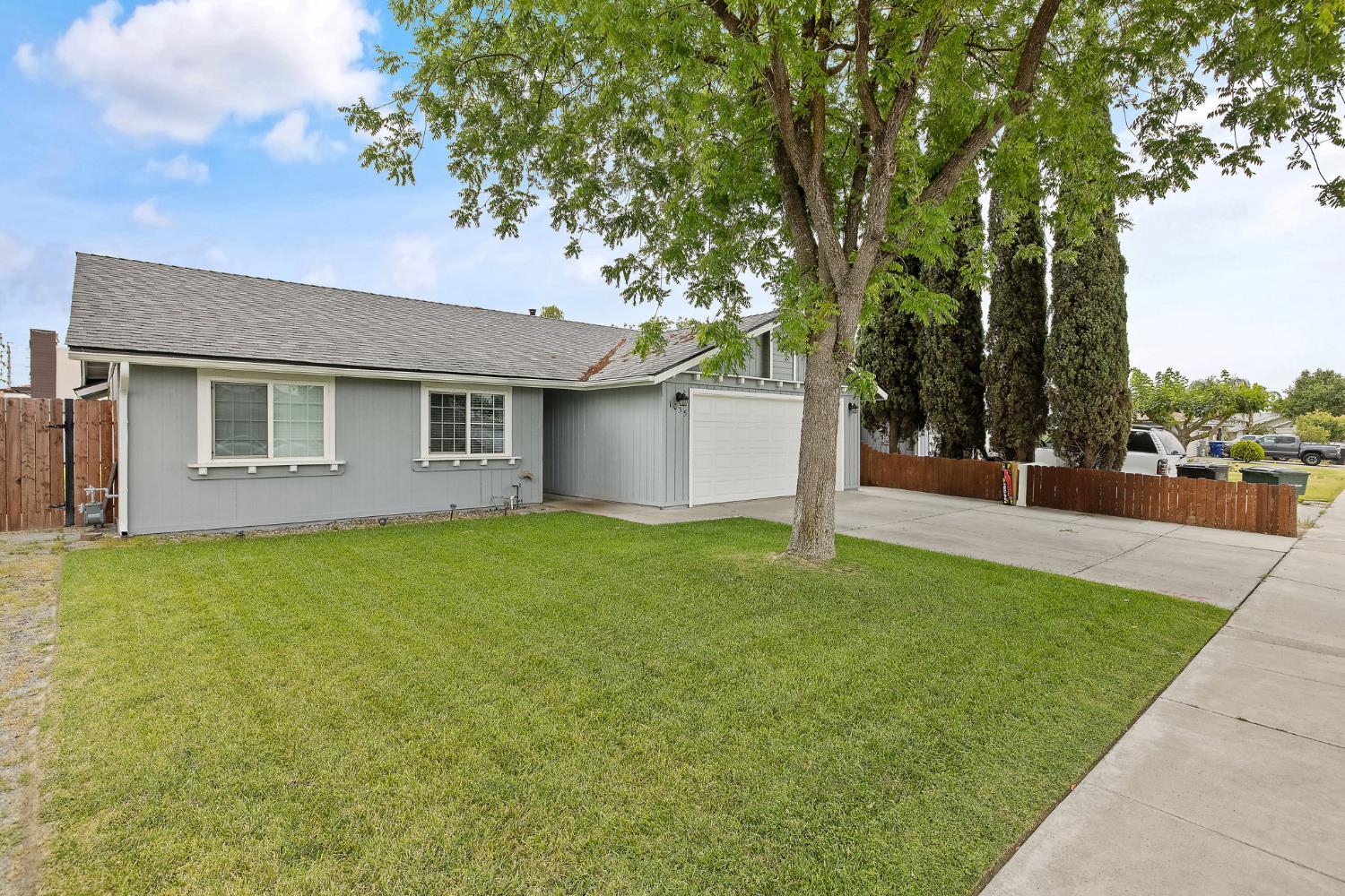 Single Family in Hanford - photo 2