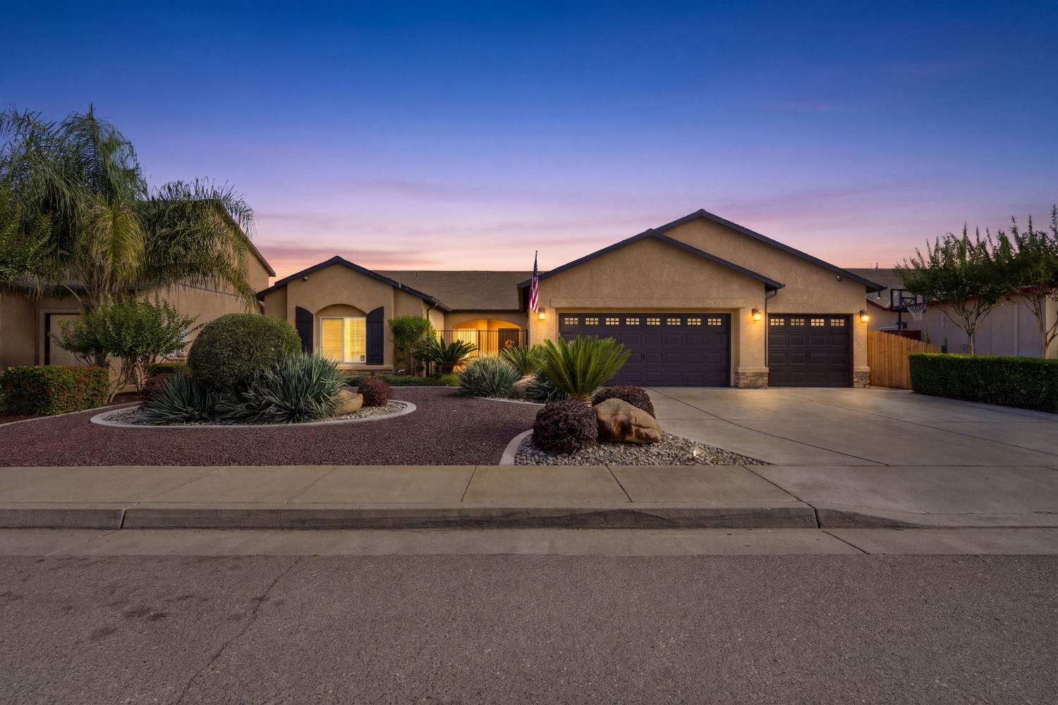 Single Family in Kingsburg