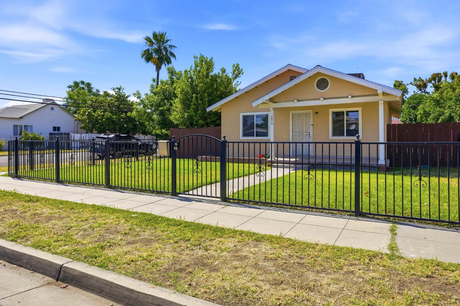 Single Family in Fresno - photo 3