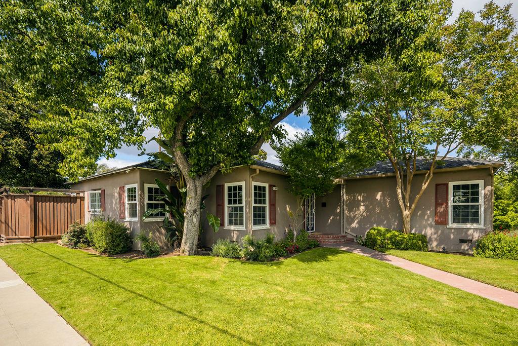 Single Family in Fresno - photo 2