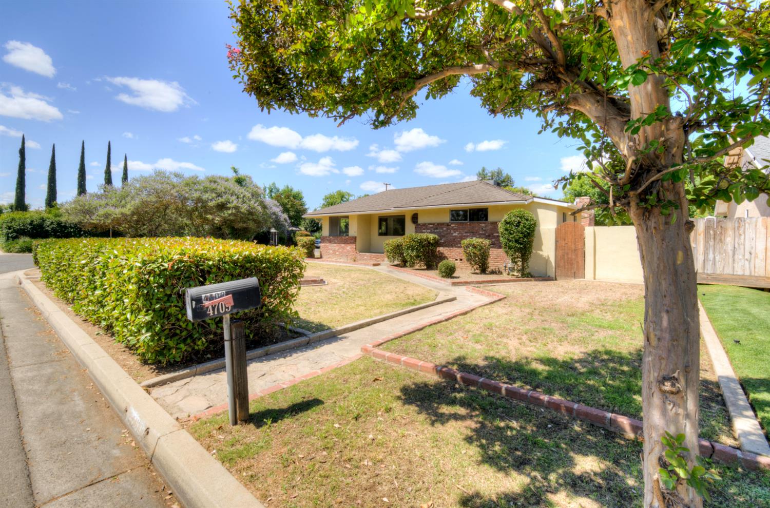 Single Family in Fresno - photo 2