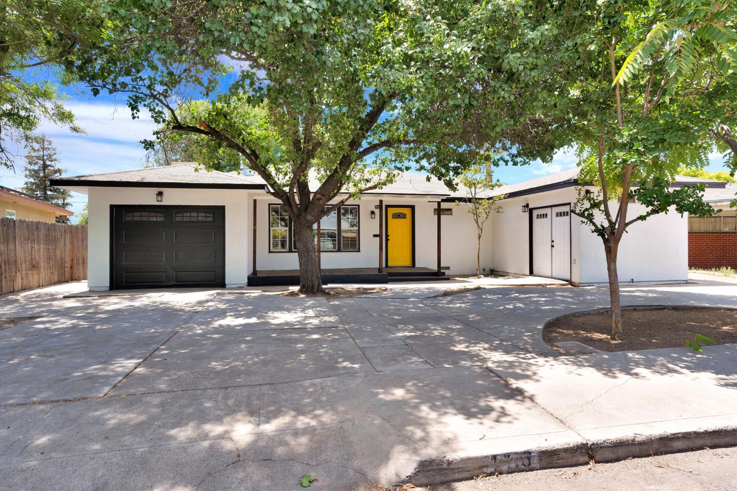 Single Family in Fresno - photo 2