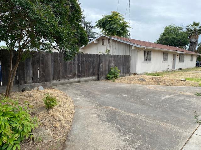 Single Family in Fresno - photo 2