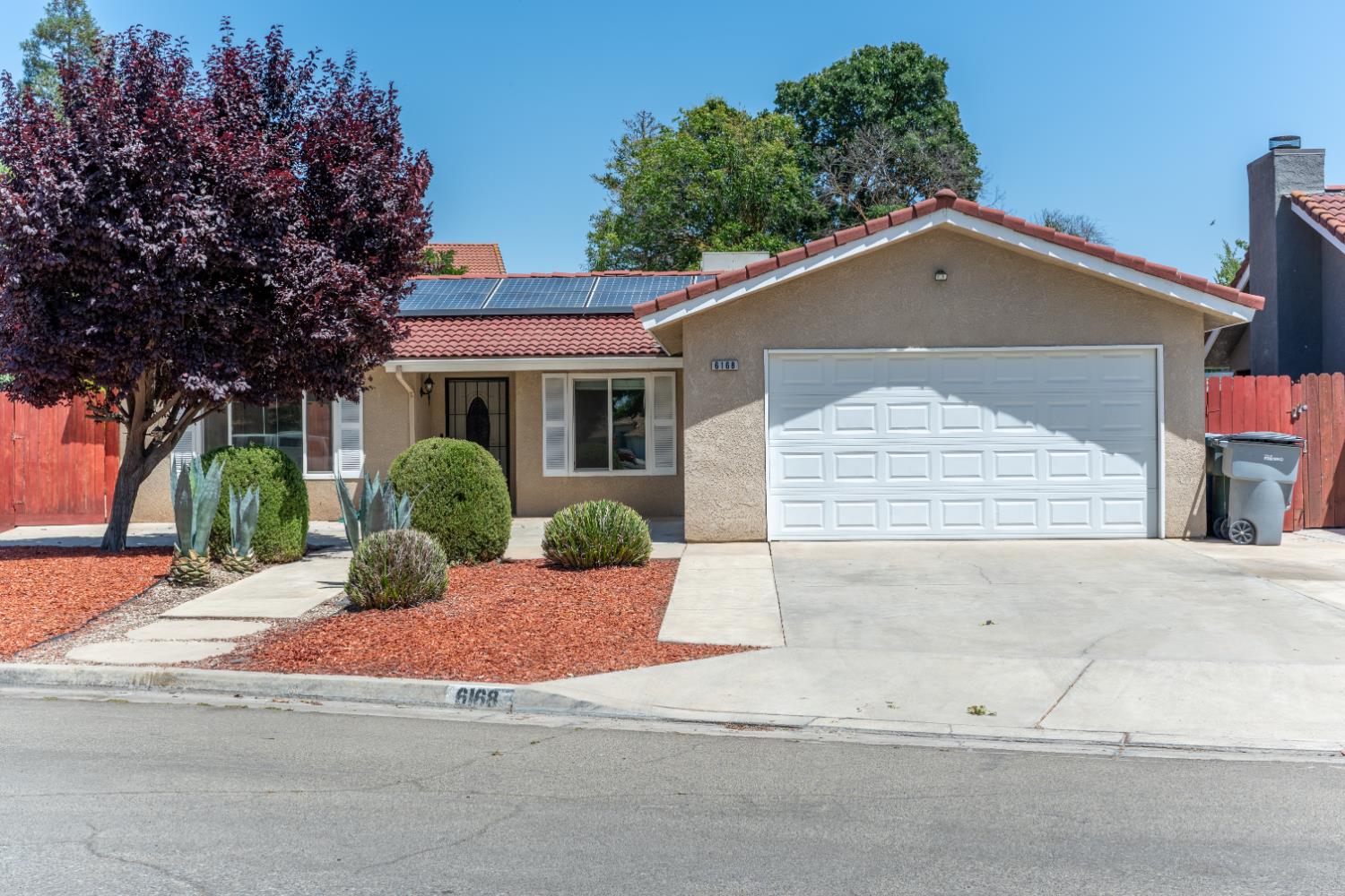 Single Family in Fresno - photo 2
