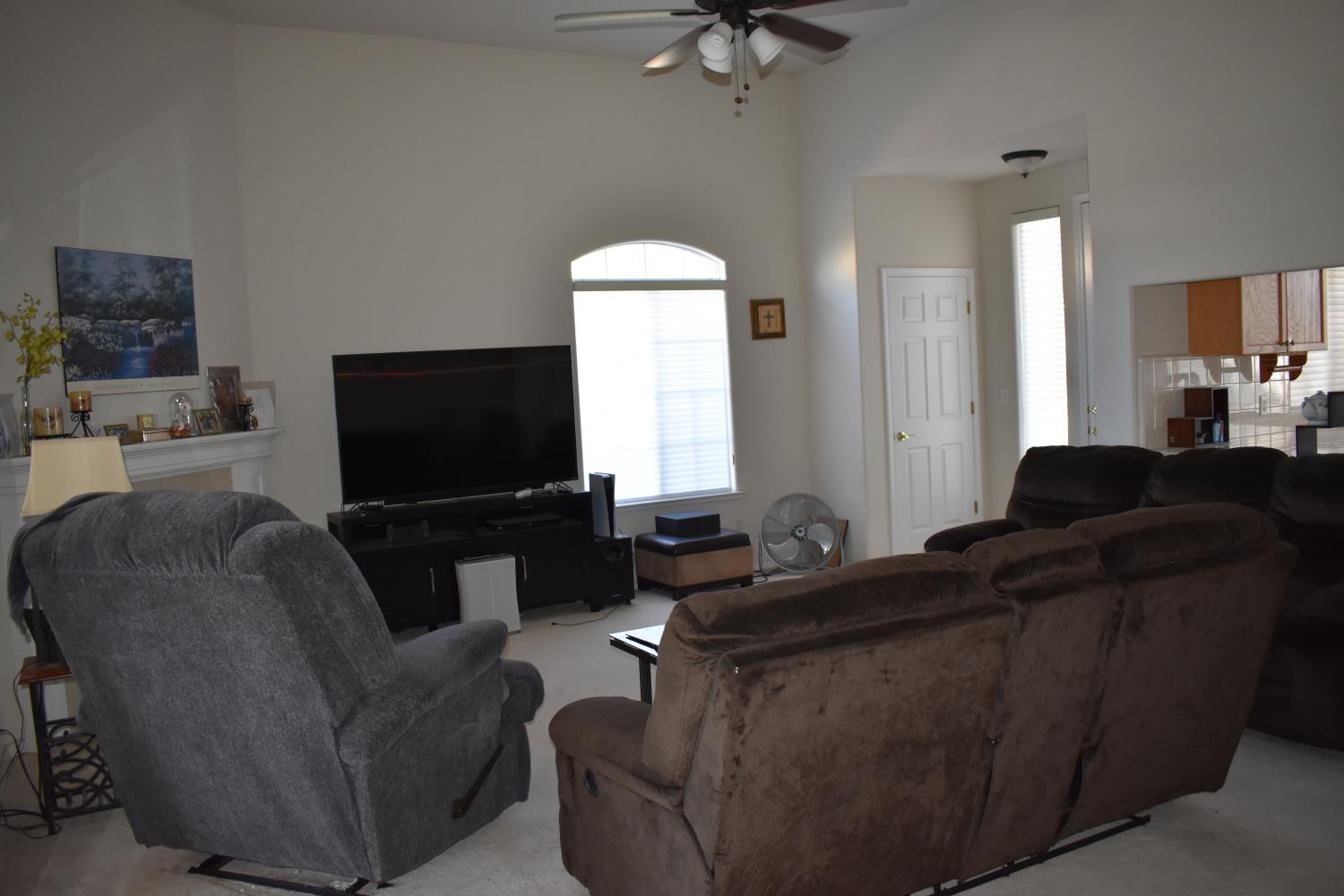 Single Family in Fresno - photo 2