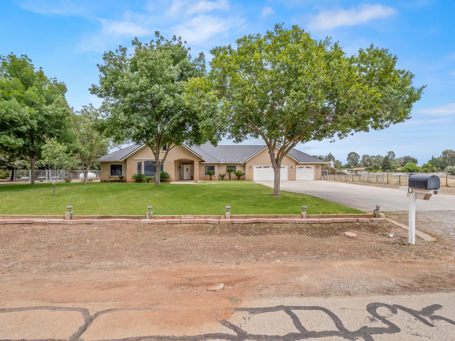 Single Family in Sanger - photo 2