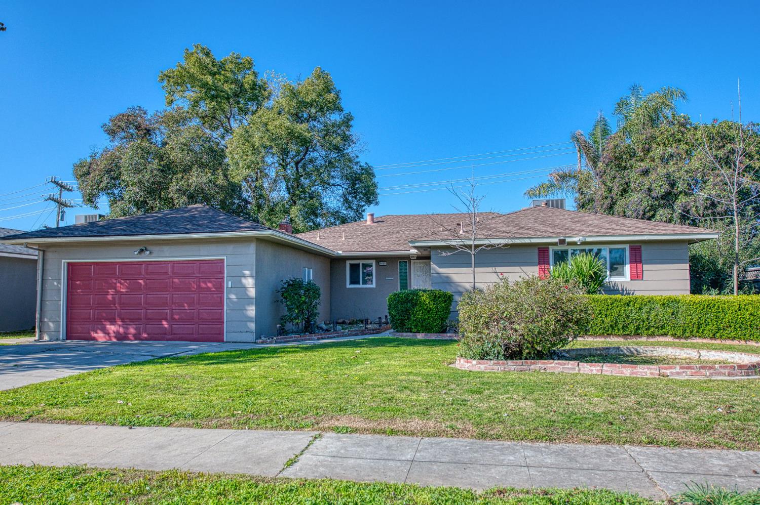 Single Family in Fresno - photo 2