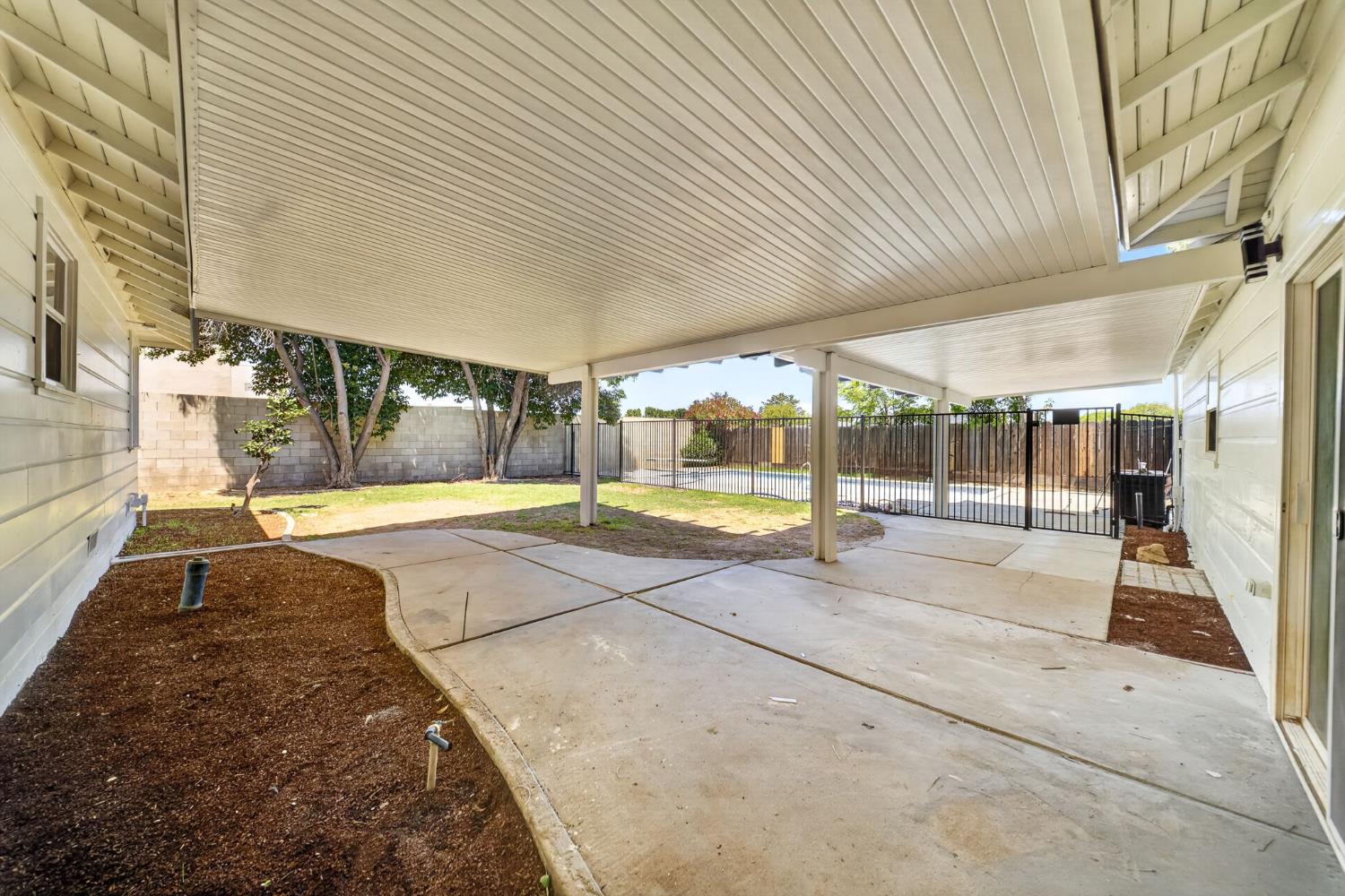 Single Family in Fresno - photo 3