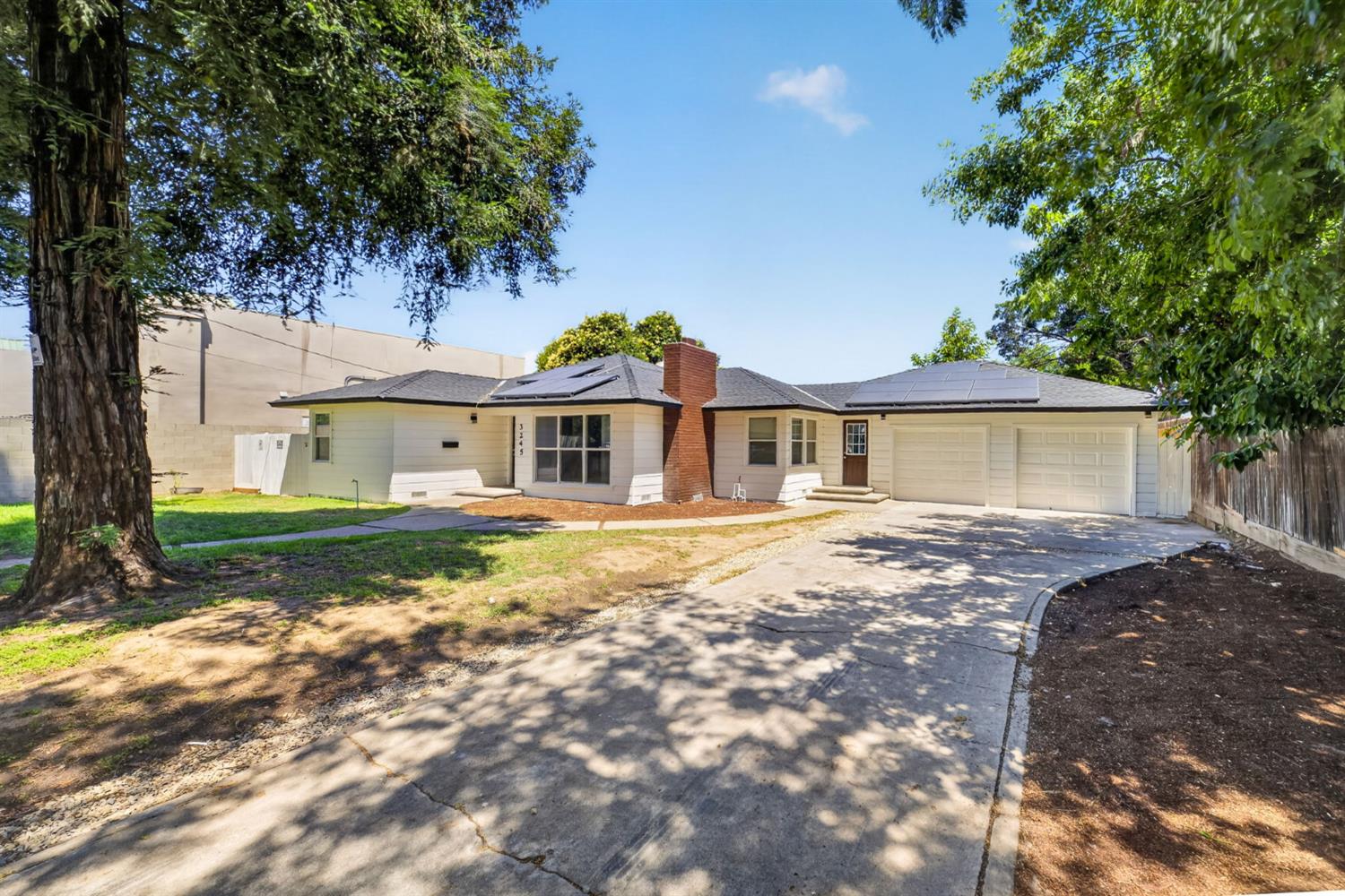 Single Family in Fresno - photo 2