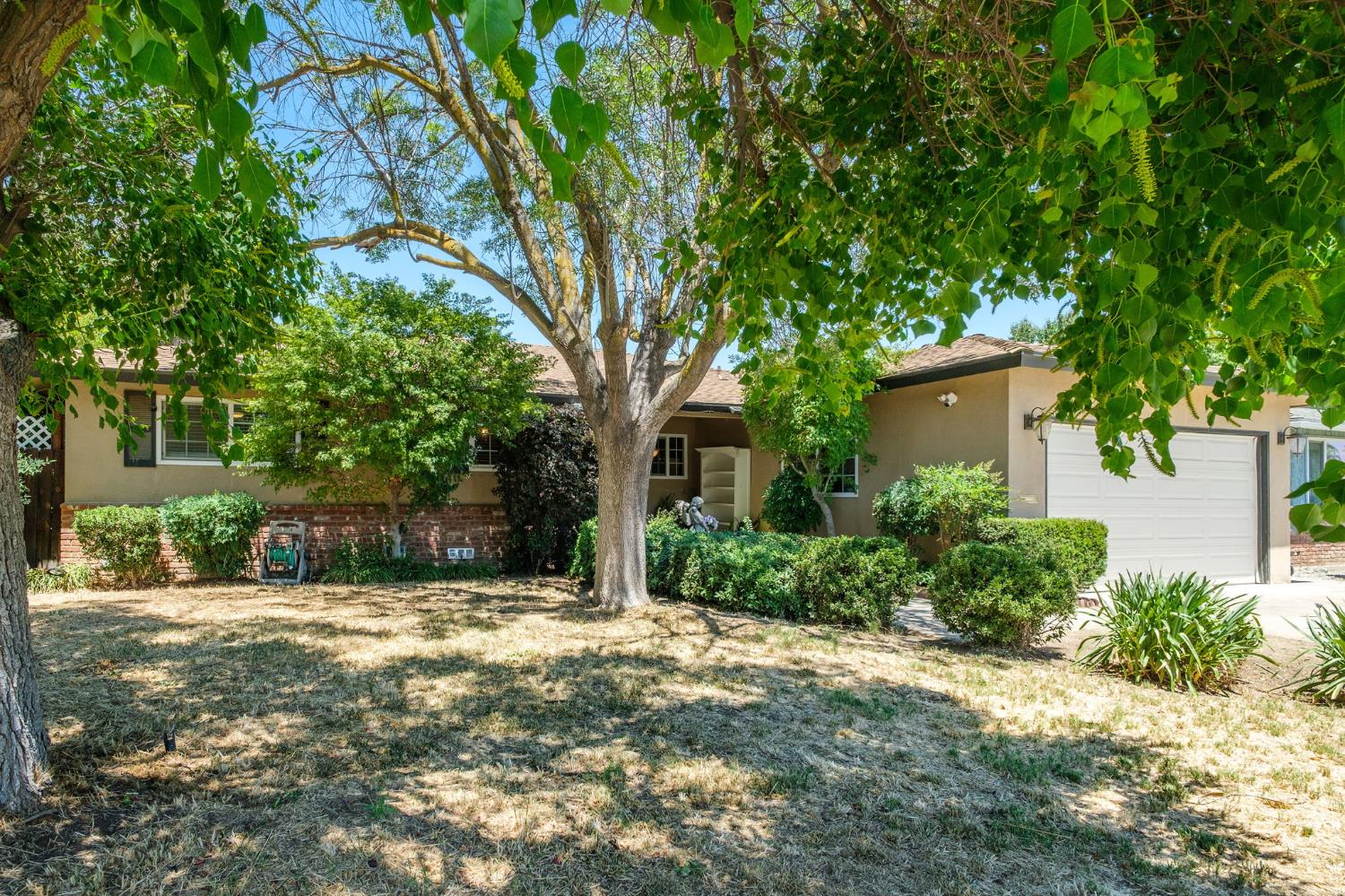 Single Family in Fresno - photo 2