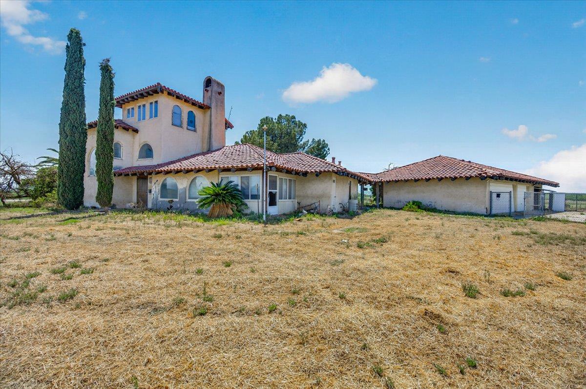 Single Family in Kerman - photo 3